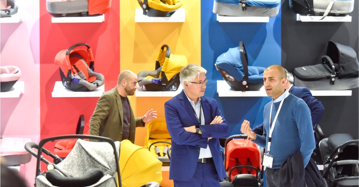 Auf einem Messestand auf der Kind und Jugend